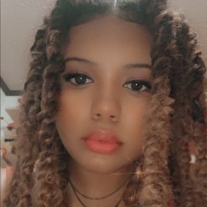 Meet your Posher, Alicia